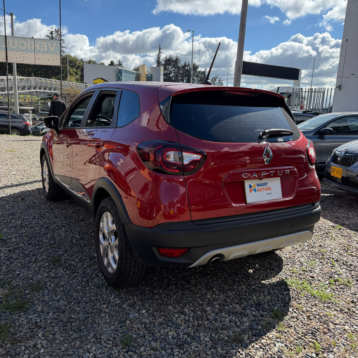 RENAULT CAPTUR ZEN 2023 USADA 57.000