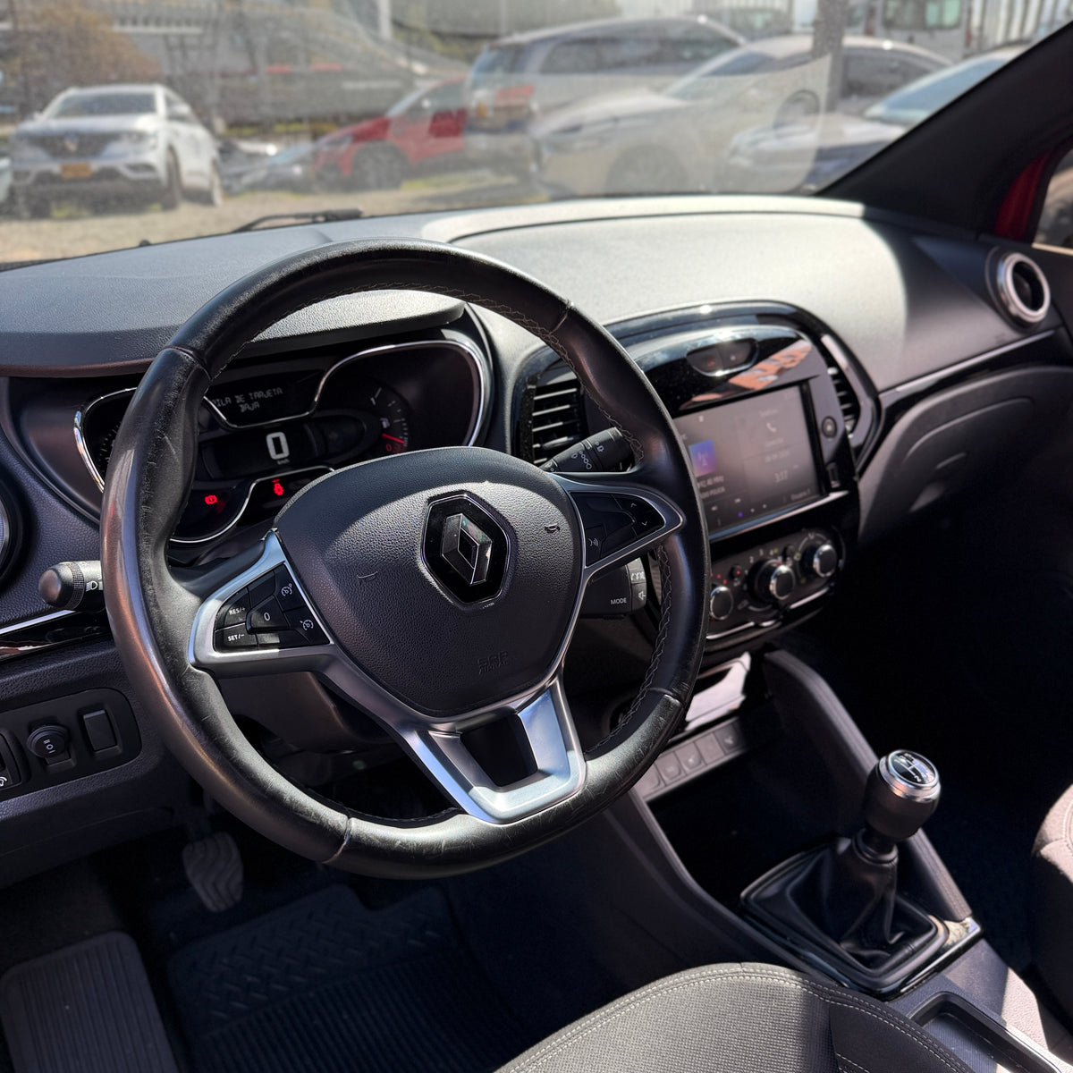 RENAULT CAPTUR ZEN 2023 USADA 57.000