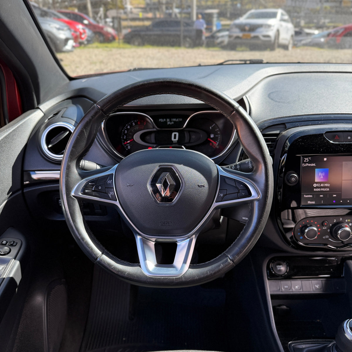 RENAULT CAPTUR ZEN 2023 USADA 57.000